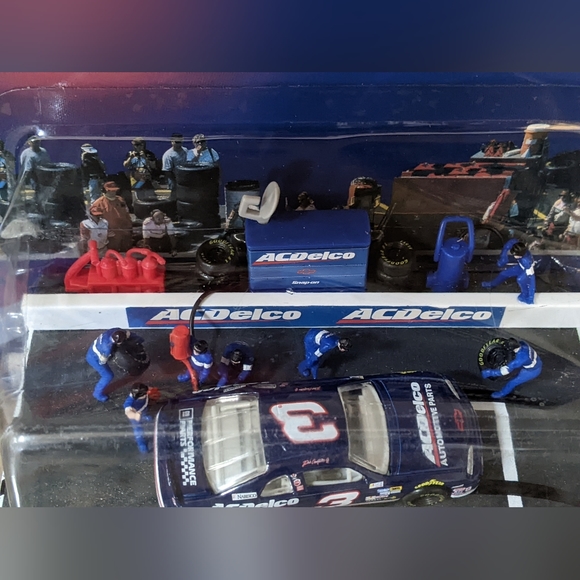 NIB 1999 NASCAR Winners Circle Pit Row Dale Earnhardt Jr. Two Tire Stop - Picture 3 of 7